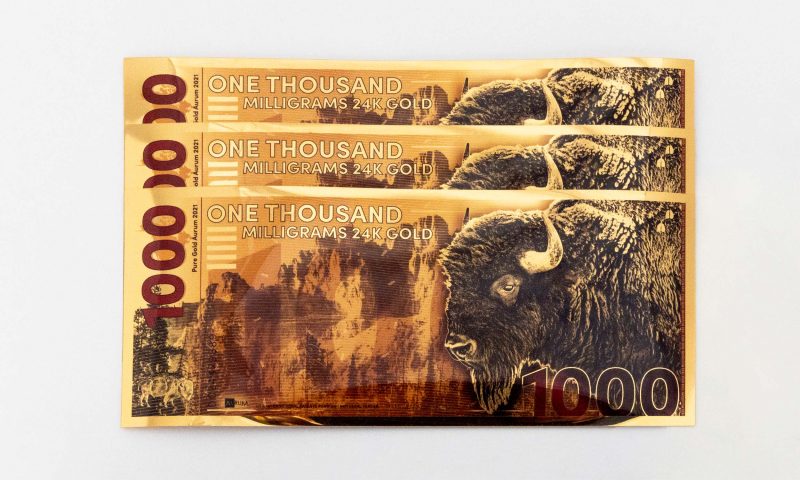 Image of the 1000mg North American Bison Aurum® gold bills arranged in a fan - Valaurum, Inc.